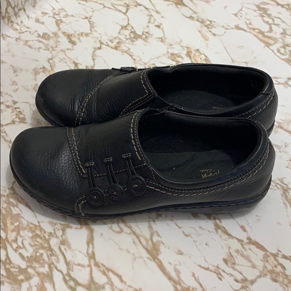 Clarks - Picture 2 of 5